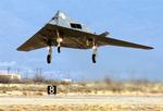 F-117 Nighthawk bliver nu sendt i hangaren og erstattes af F-22 Raptor. 