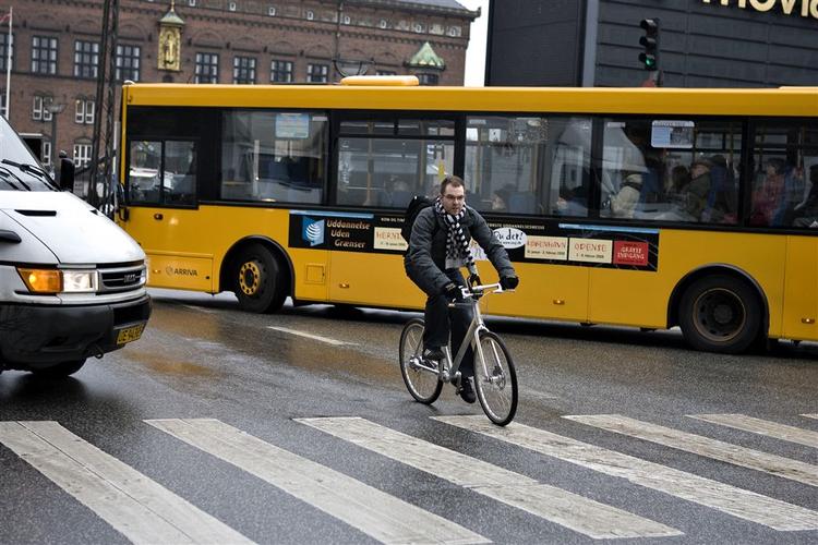 Motionsvaner grundlægges tidligt, så børn der bliver kørt i skole, er mere tilbøjelige til at tage bussen som voksne. 