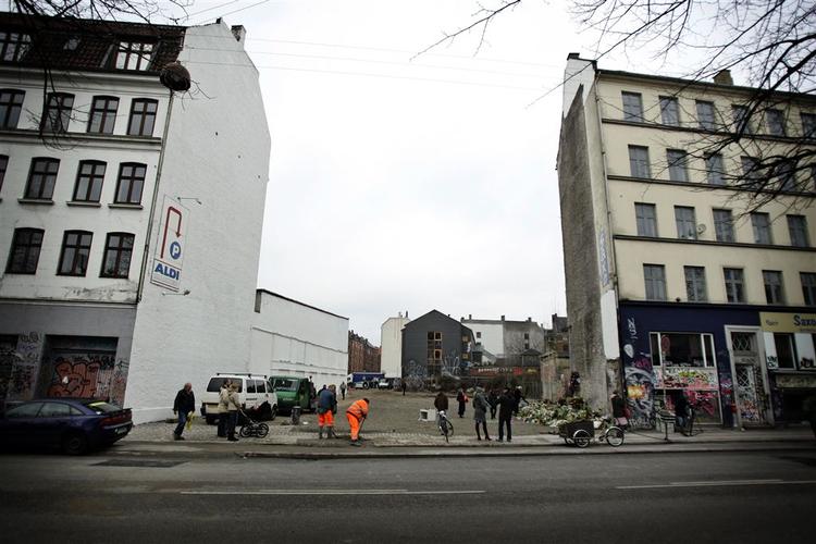 Faderhuset vil have 15 millioner kroner for den tidligere ungdomshusgrund, men ikke alle er enige om den høje pris. Her ses den tomme grund. ARKIVFOTO 