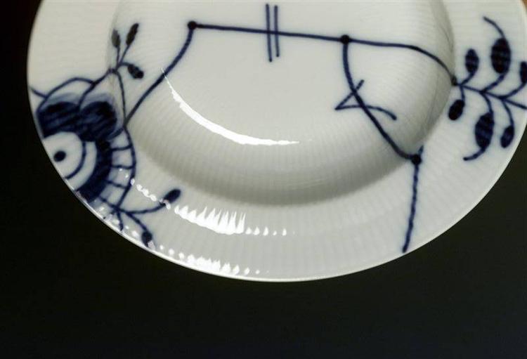 Især den forstørrede klassiker Mussel Mega er medvirkende til, at yngre mennesker er begyndt at købe kongeligt porcelæn. 