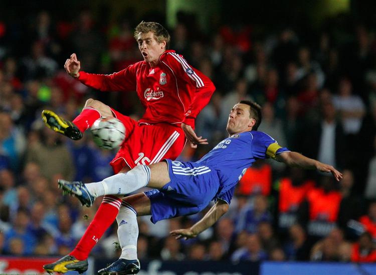 To gange - i 2005 og 2007 - har Liverpool og Chelsea spillet mod hinanden i semifinalerne i Champions League, og begge gange trak Liverpool det længste strå. Fredag kan de to hold  blive parret allerede i kvartfinalerne. 