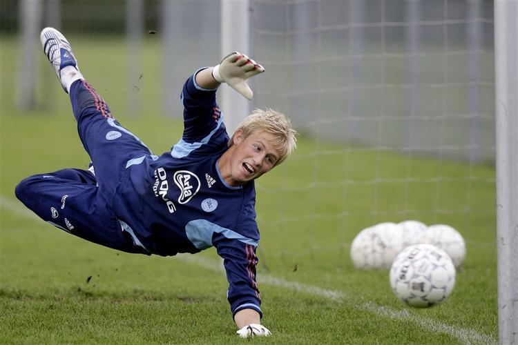 Kasper Schmeichel fortsætter sit liv som lejesvend i engelsk fodbold, når han udlejes til Coventry City. 