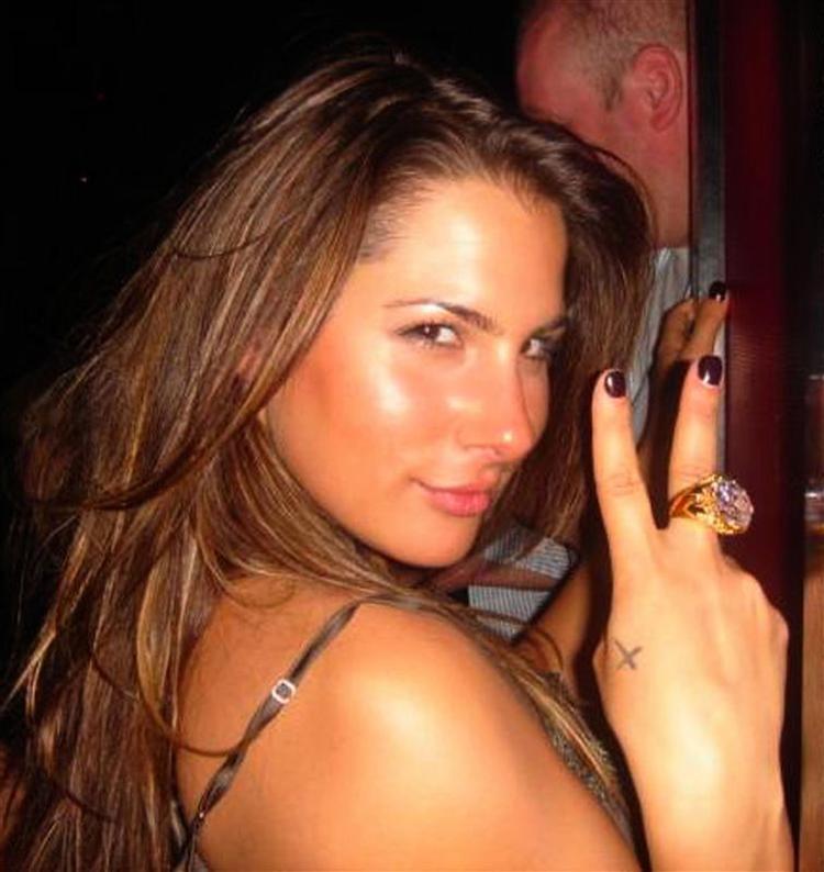 Ashley Alexandra Duprey tjente gode penge på at servicere Eliot Spitzer, mens han var New Yorks guvernør sexuelt. Nu tjener hun endnu mere på hans fald. 