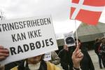 Råb, men ingen vold ved Muhammed-demonstration
