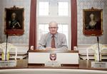 Hørsholms borgmester Uffe Thorndahl (K) har travlt med at være efter finansminister Lars Løkke Rasmussen (V). 