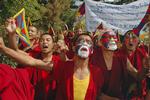 Eksiltibetanere i Indien protesterer mod Kina i Dharmsala i Indien. 