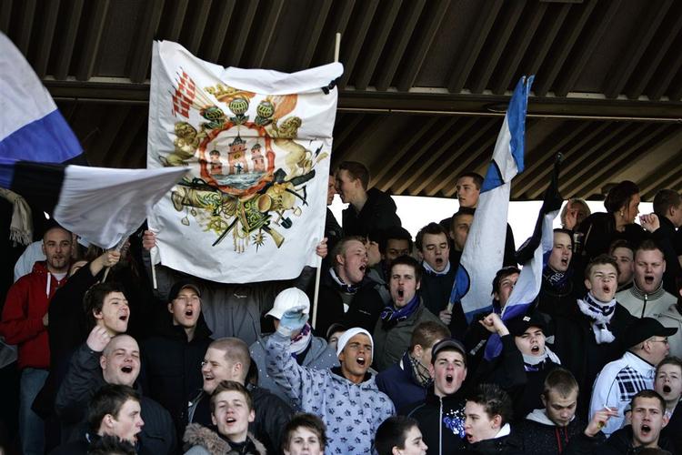 Under selve kampen var der roligt på Lyngby Stadion. 