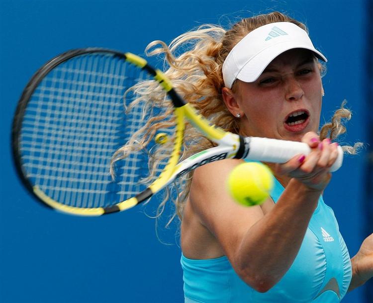 Caroline Wozniacki skal for tredje gang i år prøve kræfter med en spiller fra top-10, når hun møder russeren Svetlana Kusnetsova. 