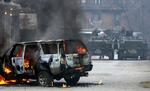 FN-politi og NATO-styrker har gennem mange timer været i åbne sammenstød med utilfredse serbere i Kosova. 