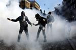 Som ved G13-aktionen i oktober 2007 håber aktivisterne at kunne blokere Københavns Rådhus uden brug af vold. De vil dog forsvare sig med gasmasker og skjolde. 