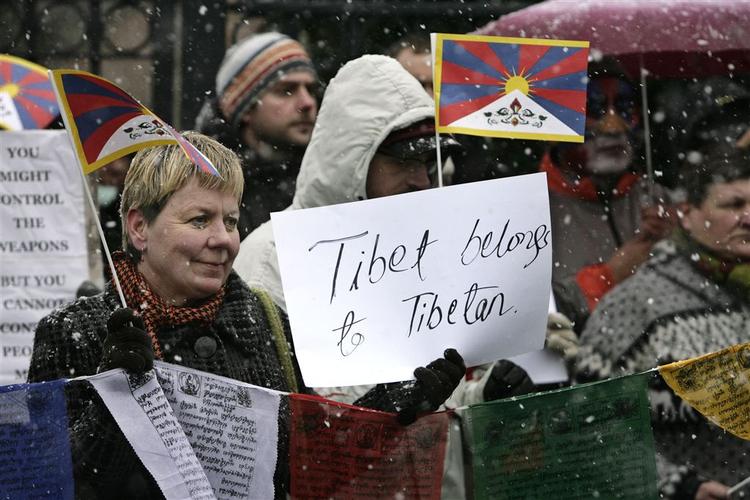 Flere steder i verden er der blevet demonstreret til fordel  for Tibet. Her foran den kinesiske ambassade i København. 