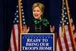 Senator Hillary Clinton, som vil være det demokratiske partis præsidentkandidat, fremlægger sin plan for tilbagetrækning af de amerikanske tropper fra Irak i en tale på George Washington University. 