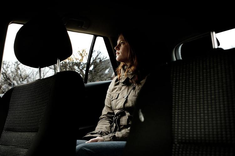 Christina Klinker Petersen har fået 30.000,-  ud af et sagsanlæg mod Shell, der snød hende for løn efter at have stået til rådighed på tilkaldevagter. 