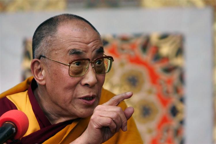 Dalai Lama på et pressemøde i marts. 