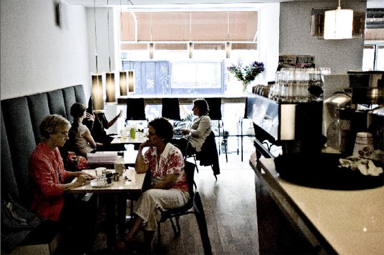 Så fik Østerbro også en. Tidligere har de kaffeglade beboere ellers skulle traske helt til Nørrebro for at nyde Kaffeplantagens herligheder. 