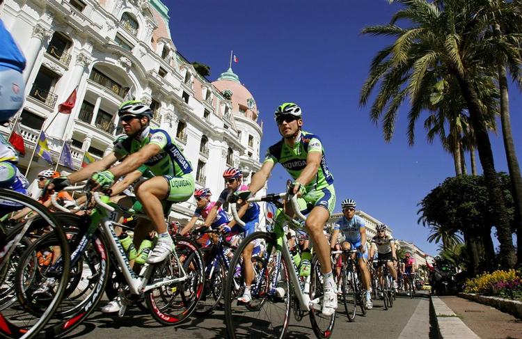 Stridens kerne: Paris-Nice, som afvikles i det franske cykelforbunds og ikke UCI's regi. 