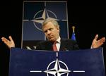 Canada og ni østeuropæiske lande opfordrer NATO's generalsekretær, Jaap de Hoop Scheffer, til at invitere Ukraine og Georgien inden for i forsvarssamarbejdet. 
