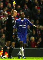 Ashley Cole vendte i onsdags ryggen til dommer Reily. Som billedet viser, så gjorde Cole det samme i et opgør mod Manchester United i 2006. 