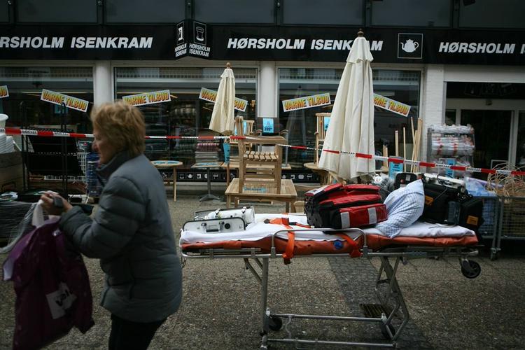 En kvinde og hendes far blev stukket ihjel under optøjer i en isenkræmmerbutik i Hørsholm. Kvindens mand er nu anholdt. Foto: Jonathan Bjerg Møller 