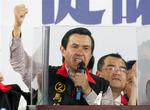 Den nyvalgte præsident for Nationalistpartiet, Ma Ying-jeou jubler sammen med sine støtter efter sejren ved valget i Taiwan er en kendsgerning. 