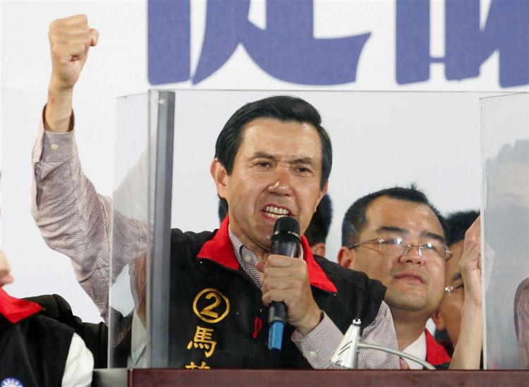 Den nyvalgte præsident for Nationalistpartiet, Ma Ying-jeou jubler sammen med sine støtter efter sejren ved valget i Taiwan er en kendsgerning. 