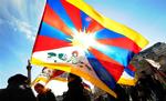 Flere hundrede gik i dag på gaden i London for at vise sympati med tibetanerne og demonstrere mod de kinesiske myndigheders håndtering af tibetanernes demonstrationer for selvstyre i Tibets hovedstad Lhasa. 