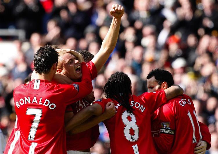 Manchester United's Wes Brown bragte hjemmeholdet i front. 