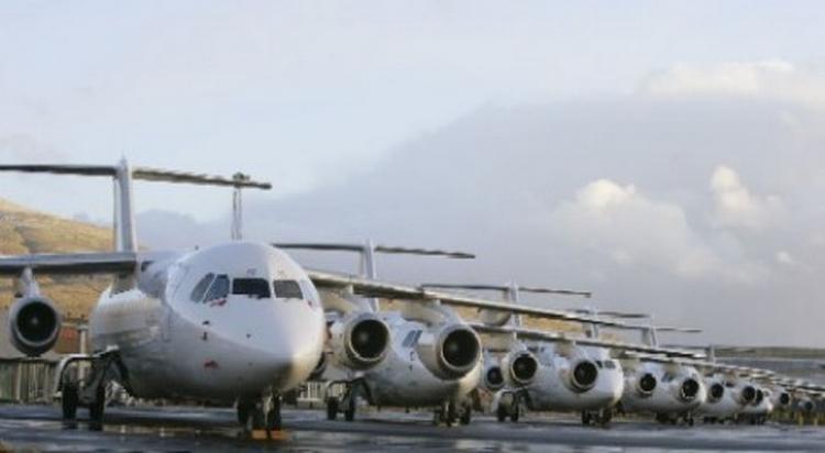 BA146 på række i Vagar-lufthavnen på Færøerne. 