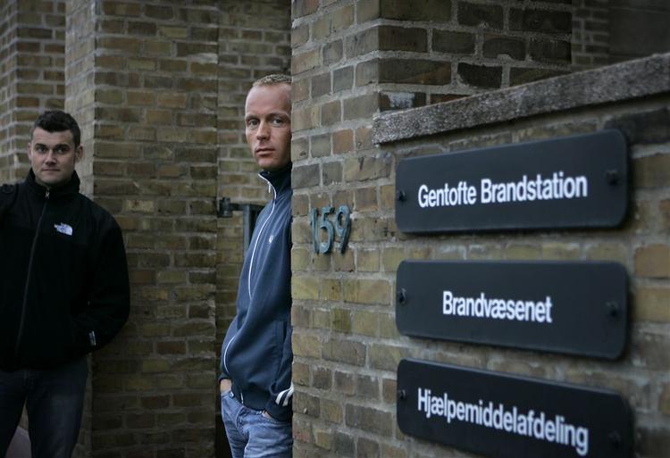 Mikael Brandt, th, der blev fritaget for tjeneste efter at have kritiseret systemet, sammen med tillidsmand Henrik Poulsen. 