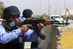 Irakisk politi indtager position under offensiven i Basra. 