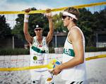 Anders Hoyer og Bo Søderberg har gode forudsætninger for at rage over nettet. De er begge 198 centimeter høje. Arkivfoto: www.beachteam.dk 