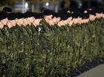 Danske soldater deltager i flere farlige operationer i Afghanistan. Her mindes to døde soldater ved en højtidelighed på Høvelte Kasserne sidste år. 