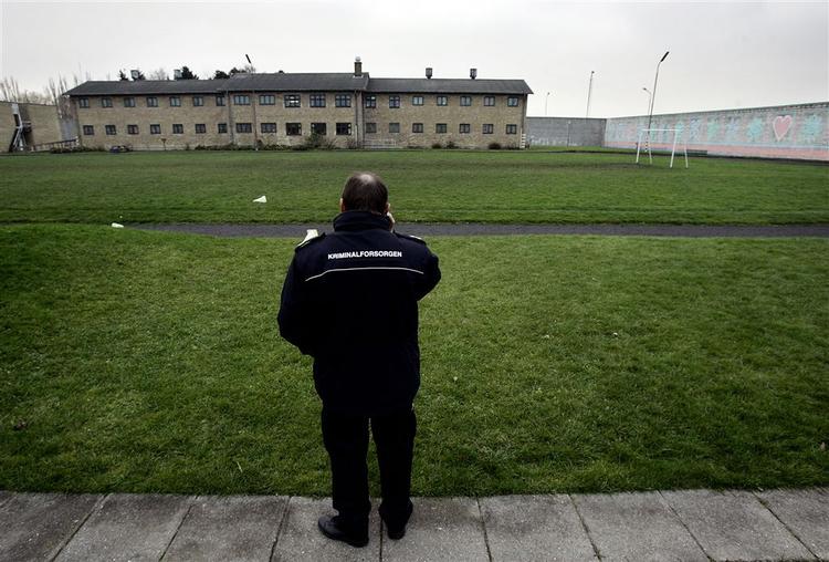 Det er en alvorlig sag, at der rejses sager mod syv fængselsbetjente fra Anstalten ved Herstedvester, siger justitsminister Lene Espersen (K). Arkivfoto. 