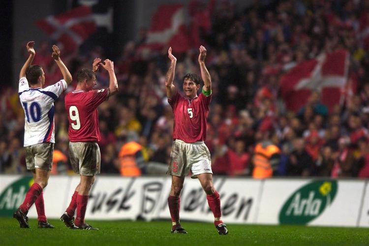 Jan Heintze spillede hele kampen som venstre back, da Jon Dahl Tomasson i 2001 sikrede Danmark en 2-1-sejr over Tjekkiet. 