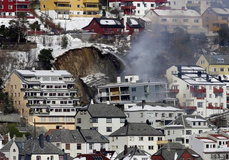 Faren for eksplosion og yderligere kollaps af en boligbygning i den norske by Ålesund stiger. 