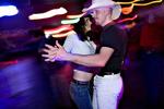 Der er langt fra Amager til Amerika, men i Amager Dancehall er stemningen blandt cowboyhatte og pistolbælter god. 