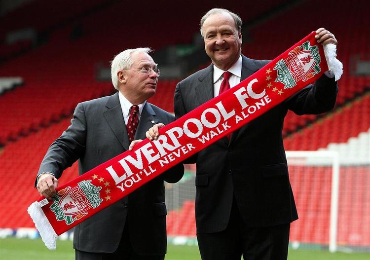 De to amerikanske ejere af fodboldklubben Liverpool. Fra venstre George Gillett Jr., der nu har fået nok,  og Tom Hicks. 
