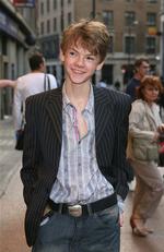 Thomas Sangster vandt mange pigehjerter i 'Love Actually'. Nu skal han som Tintin opklare globale mysterier sammen med sin trofaste hund Terry 