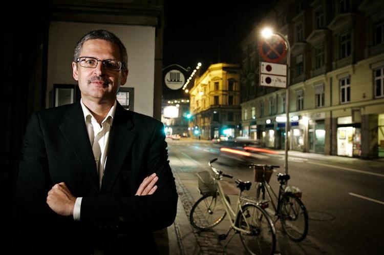 Kun fremtiden kan vise, om Jyllands Postens kulturredaktør 1. januar 2009 også hedder Flemming Rose. 