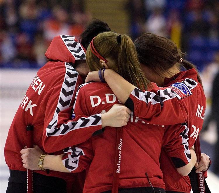 Angelina Jensen, Denise Dupont, Madeleine Dupont og Camilla Jensen vandt over Canada for første gang i fire forsøg. 