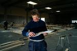 Tømrerlærling Rasmus Vinther er vred over, at der er så mange fejl i hans eksamen, som han for tiden aflægger ved Aarhus Tekniske Skole. Foto: Toke Hage 