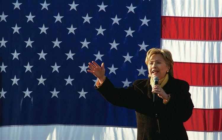 Den demokratiske senator Patrick Leahy opfordrer Hillary Clinton til at droppe ambitionen om at blive demokratisk præsidentkandidat. 