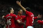 Hyld mig! Chrstiano Ronaldo var dagens mand på Old Trafford med et mål og to målgivende afleveringer. 