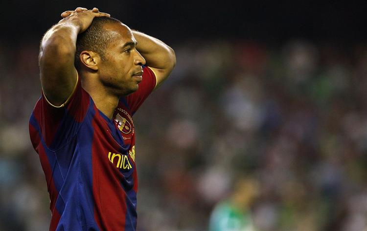 Ups, Thierry Henry,foran med to og så alligevel nederlag. 