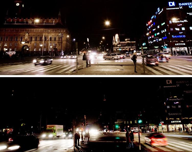 Klokken 20 blev en stor del af lyset på H.C. Andersens Boulevard i København slukket. Det er rådhuset til venstre og Industriens Hus til højre, der går i sort. 