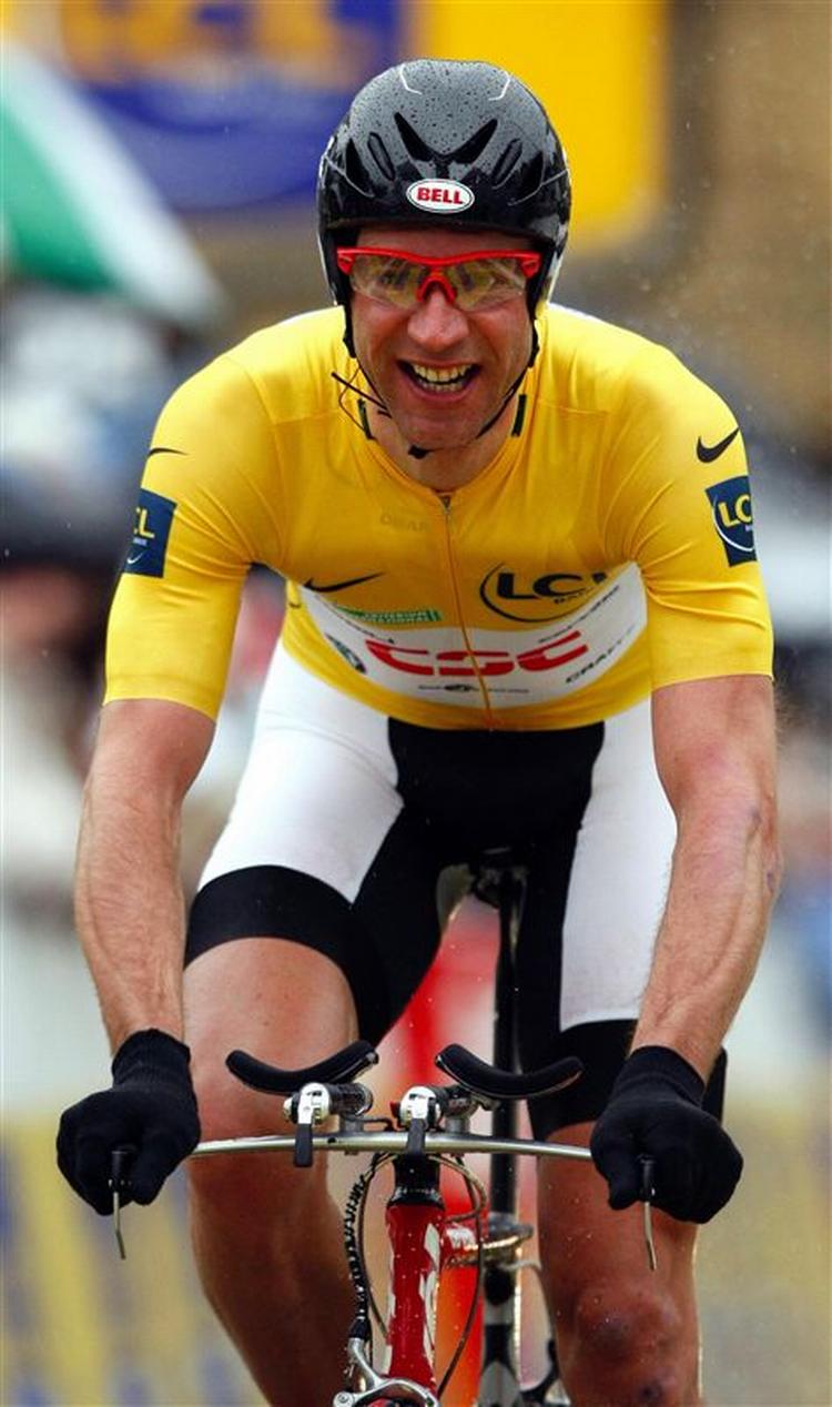Jens Voigt ruller i mål efter dagens enkeltetape i Criterium International. 