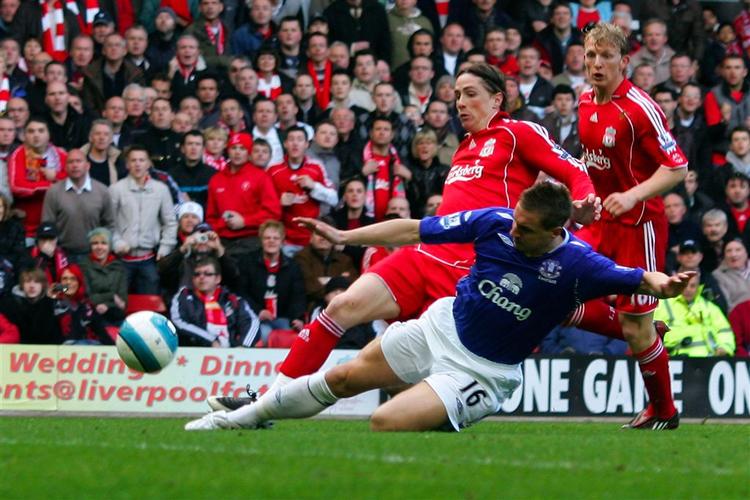 Med målet mod Everton kom Fernando op på 21 mål i Premier League. Han er nummer to på topscorerlisten efter Manchester Uniteds Christiano Ronaldo, som har scoret 26 mål. 