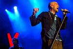 R.E.M. har lavet et glimrende album, der lever i kraft af sin rastløse, men begavede eftertanke og den vederkvægende dynamik. 