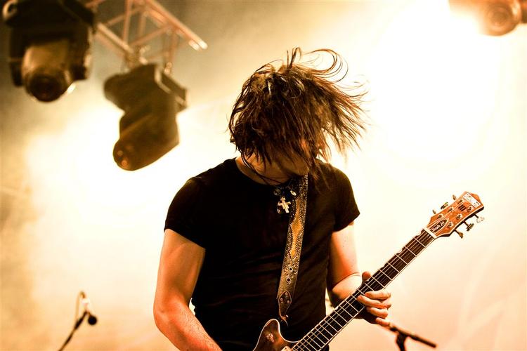Jack Whites fritidsprojekt 'The Raconteurs' har lavet et glimrende rockalbum. Billede fra deres optræden på Roskilde Festival 2006. 