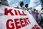 Demonstranter kræver død over Wilders 